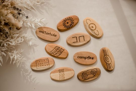 q688_Aboriginal_Symbol_wooden_stones_styled