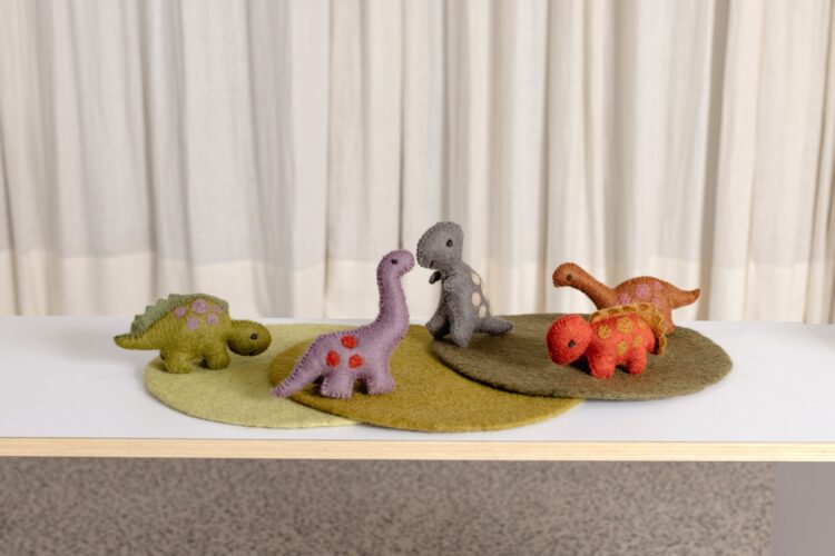 Felt Dinosaurs Natural 5pc