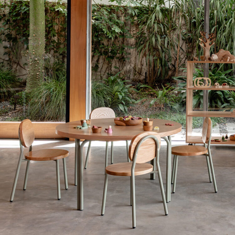 Oak Ottie Round Table